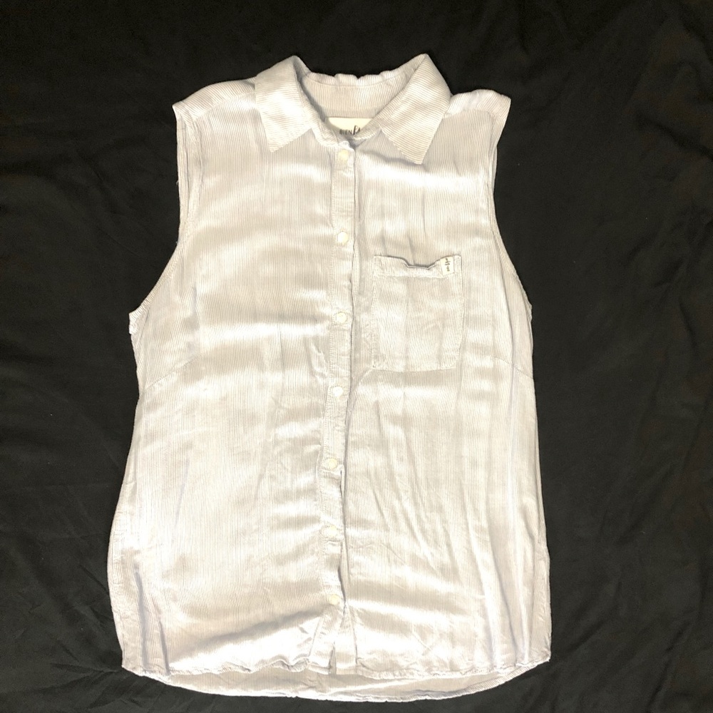 Sleeveless shirt